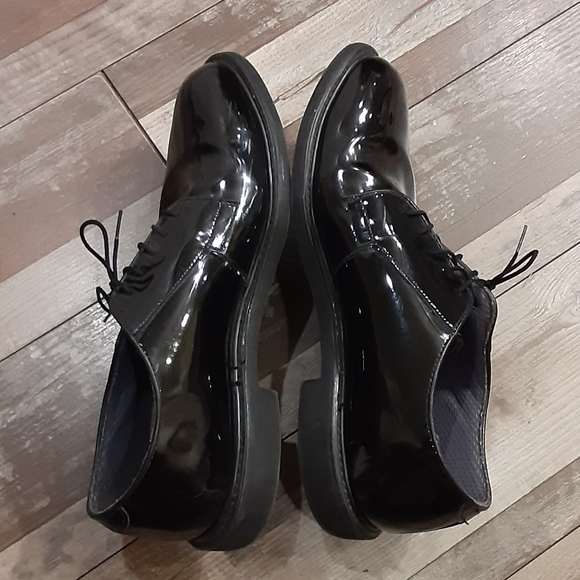 Dress Shoes - Picture 3 of 8